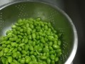 轻松剥壳毛豆的技巧（如何用最简单的方法剥开毛豆壳？）