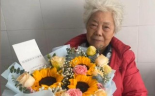 送什么花最合适给生病的老师？（学生该如何选择鲜花品种？）