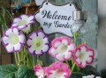 以芙绒花养护指南（打造美丽花园，轻松养护以芙绒花）
