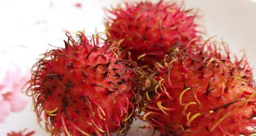红毛丹，夏季最佳水果（享受夏日的清凉美味，品尝红毛丹的芳香与甜蜜）-第2张图片-绿意生活