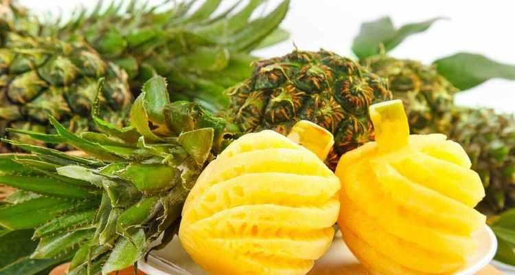 菠萝的形态特征（菠萝外貌、内部结构及其特点）-第2张图片-绿意生活