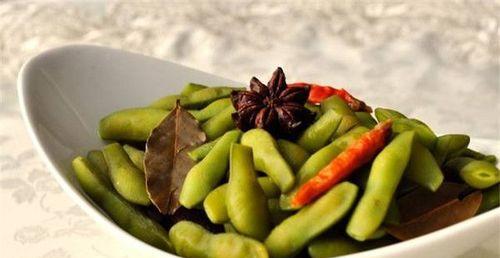 毛豆吃多了会上火吗？（了解毛豆的营养价值和适量食用，科学搭配菜品降低上火风险）-第2张图片-绿意生活