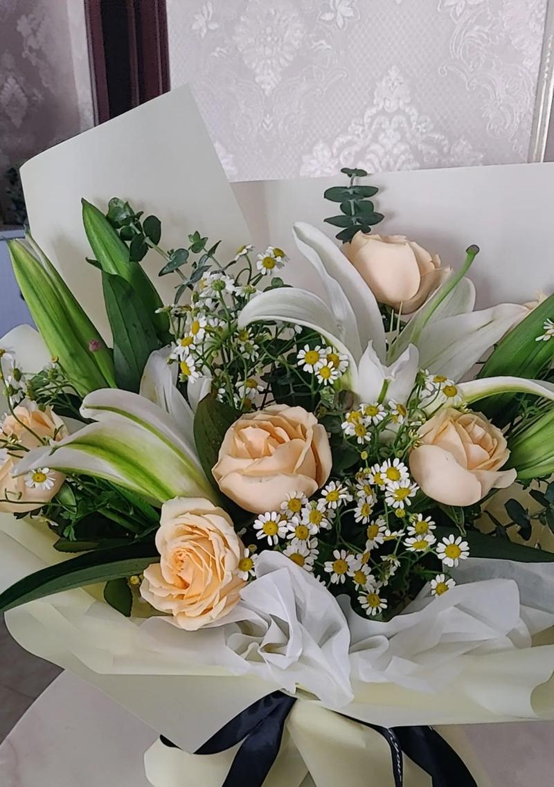百合花的香味究竟来自哪里？（探寻百合花的香气成分及其特点）-第2张图片-绿意生活