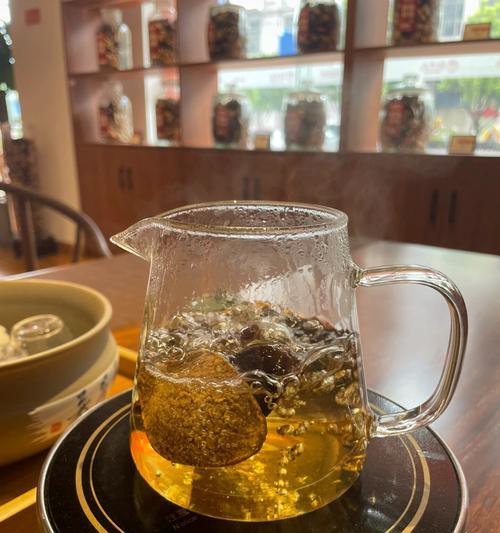 陈皮泡水喝的好处和注意事项（从中医角度看，陈皮泡水喝有哪些功效？怎样才能正确地喝陈皮水？）-第3张图片-绿意生活