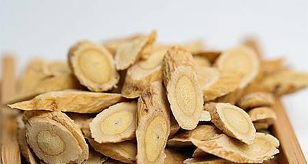 黄芪的食用与禁忌（了解黄芪的正确食用方式，避免不必要的损伤）-第1张图片-绿意生活