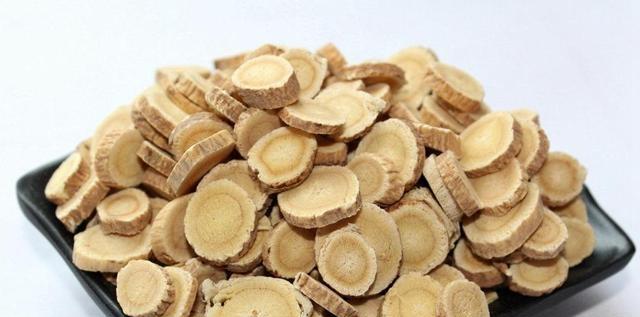 黄芪的食用与禁忌（了解黄芪的正确食用方式，避免不必要的损伤）-第2张图片-绿意生活
