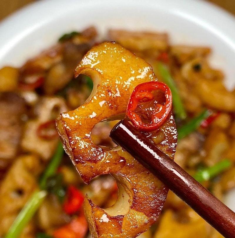 藕片可以生吃吗？——解读藕片的食用方式（探究藕片的营养价值与食用技巧）-第2张图片-绿意生活