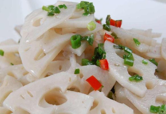 藕片可以生吃吗？——解读藕片的食用方式（探究藕片的营养价值与食用技巧）-第3张图片-绿意生活
